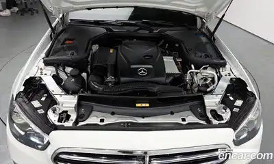 Mercedes-Benz E-Class 2022 2.0 гидро, миниатюра 6