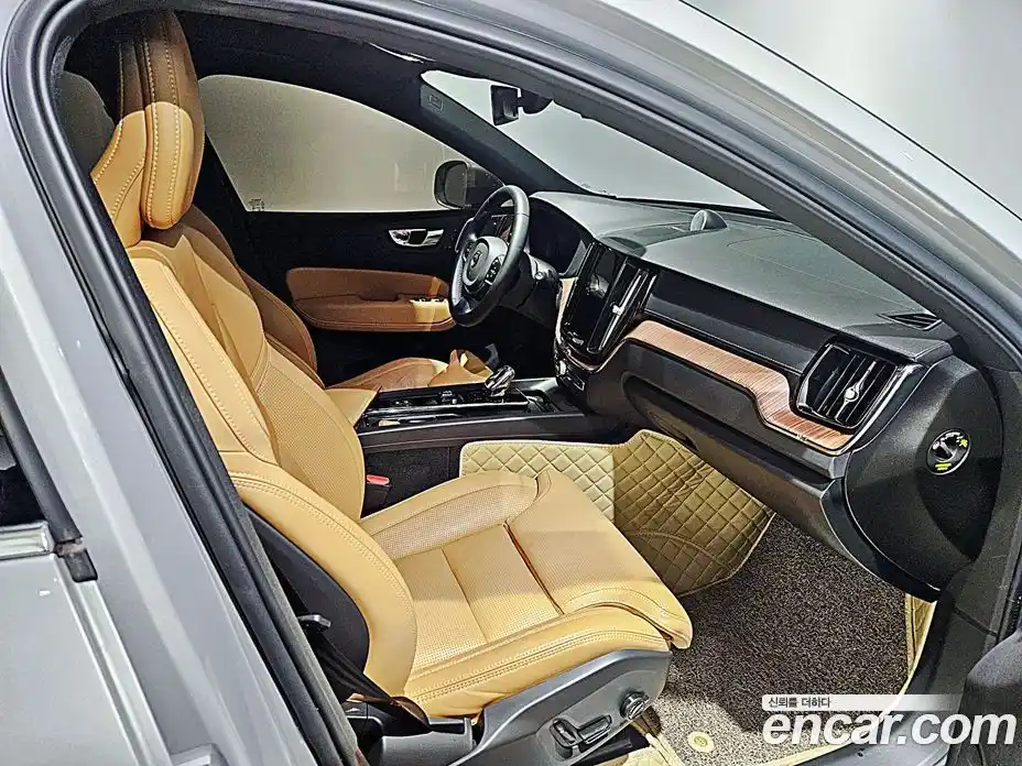 Volvo XC60 2023 2.0 гидро в Москве № 212880, фото 16
