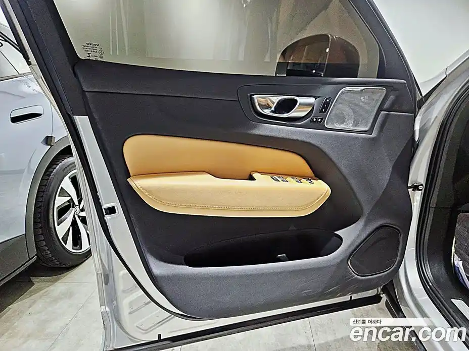 Volvo XC60 2023 2.0 гидро в Москве № 212880, фото 18