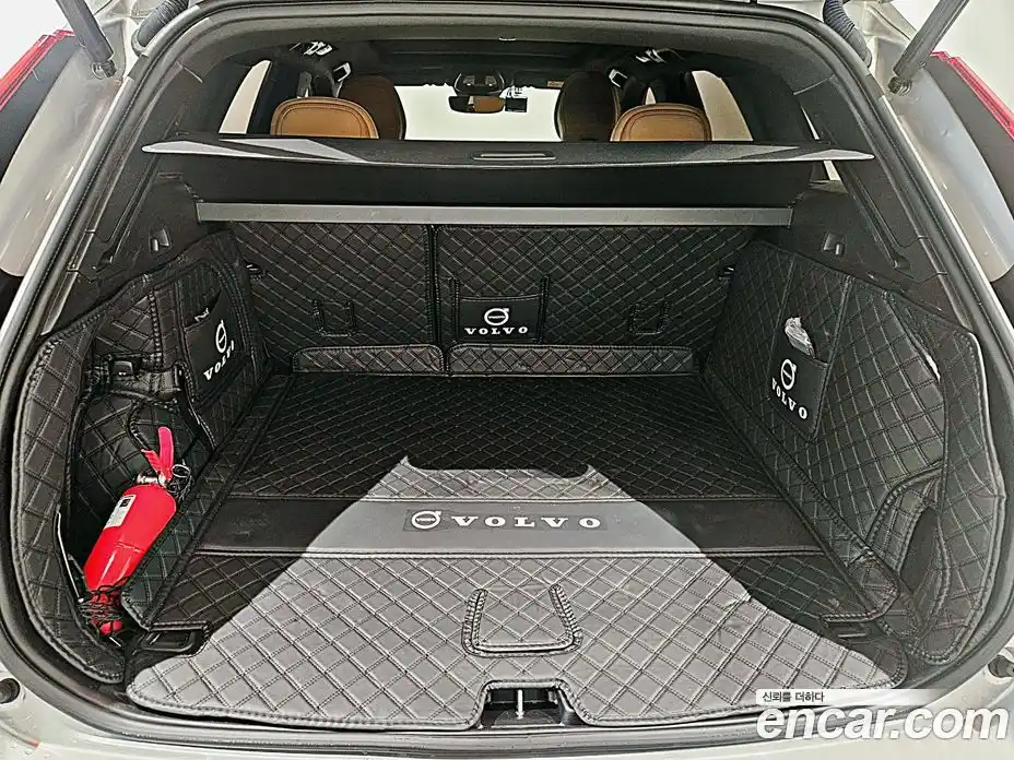 Volvo XC60 2023 2.0 гидро в Москве № 212880, фото 20