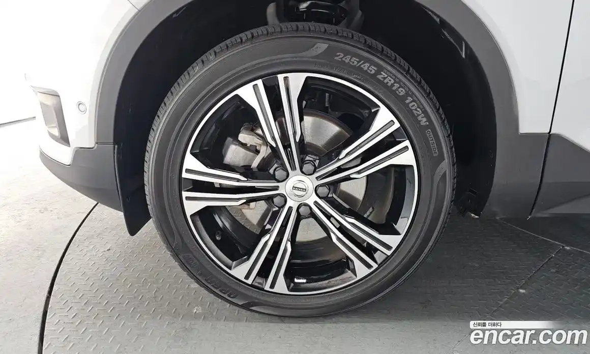 Volvo XC40 2022 2.0 гидро в Москве № 230369, фото 4