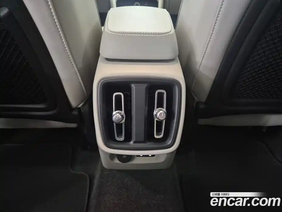Volvo XC40 2025 2.0 гидро в Москве № 230701, фото 18