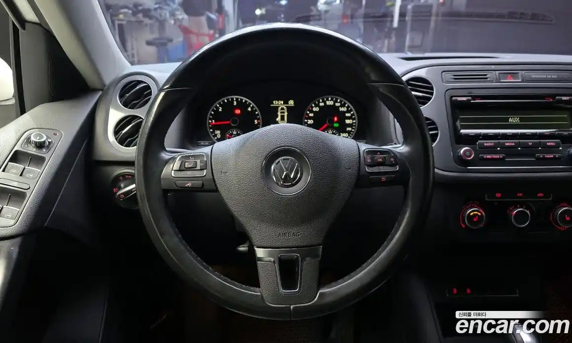 Volkswagen Tiguan 2015 2.0 гидро в Москве № 232251, фото 14