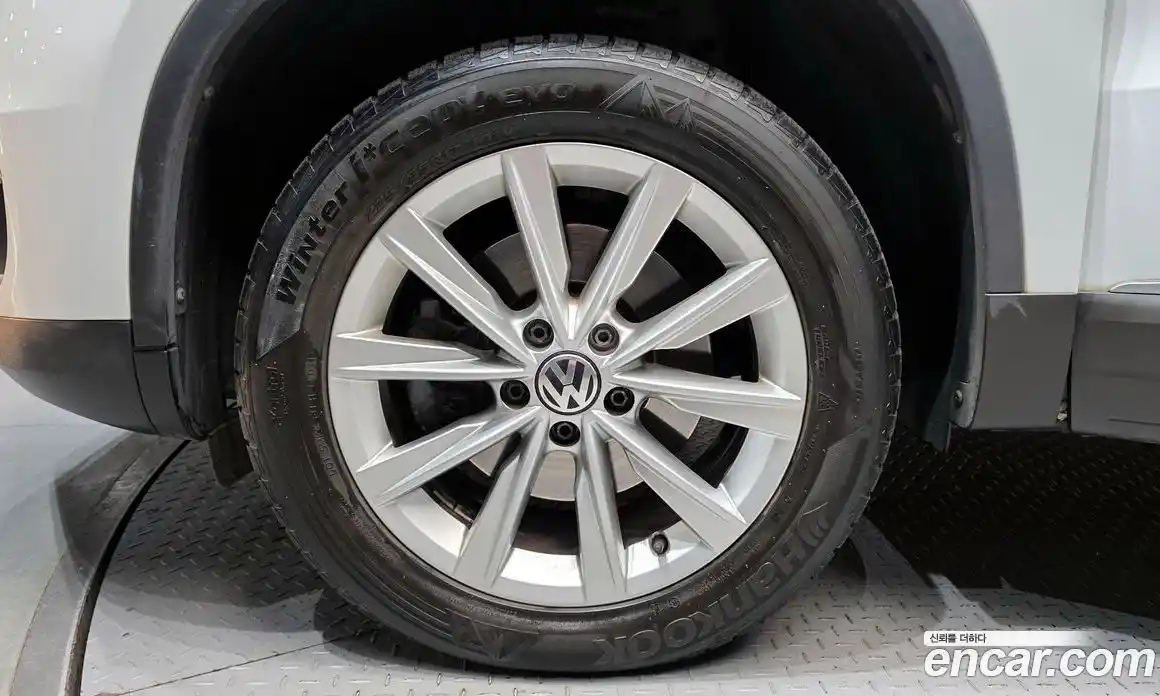 Volkswagen Tiguan 2015 2.0 гидро в Москве № 232251, фото 5