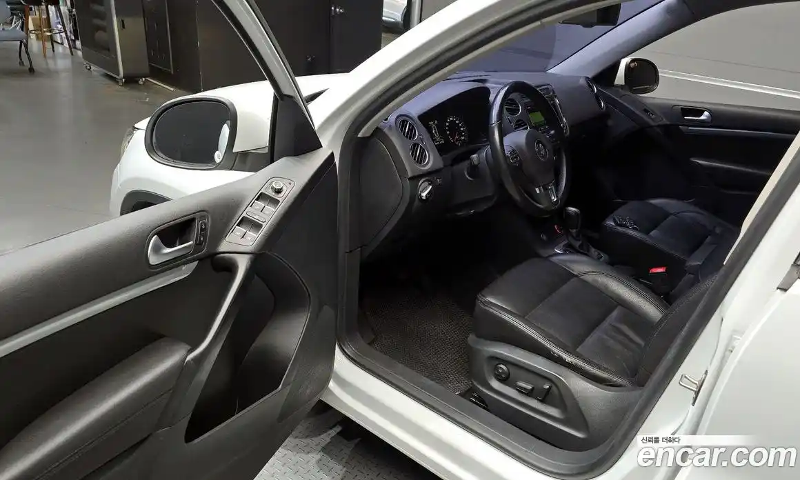 Volkswagen Tiguan 2015 2.0 гидро в Москве № 232251, фото 10