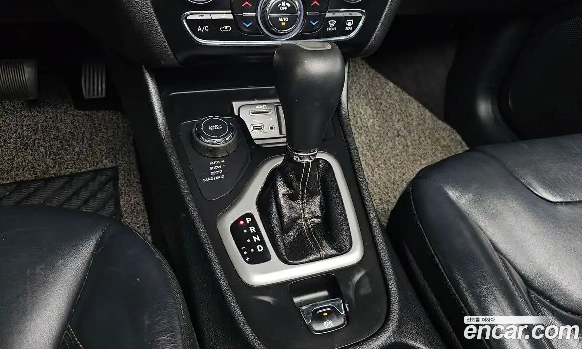 Jeep Cherokee 2017 2.4 гидро в Москве № 232467, фото 9