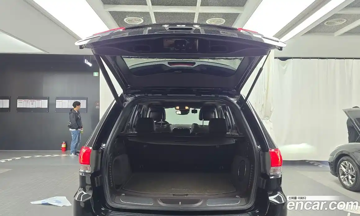 Jeep Cherokee 2018 3.0 гидро в Москве № 232670, фото 19