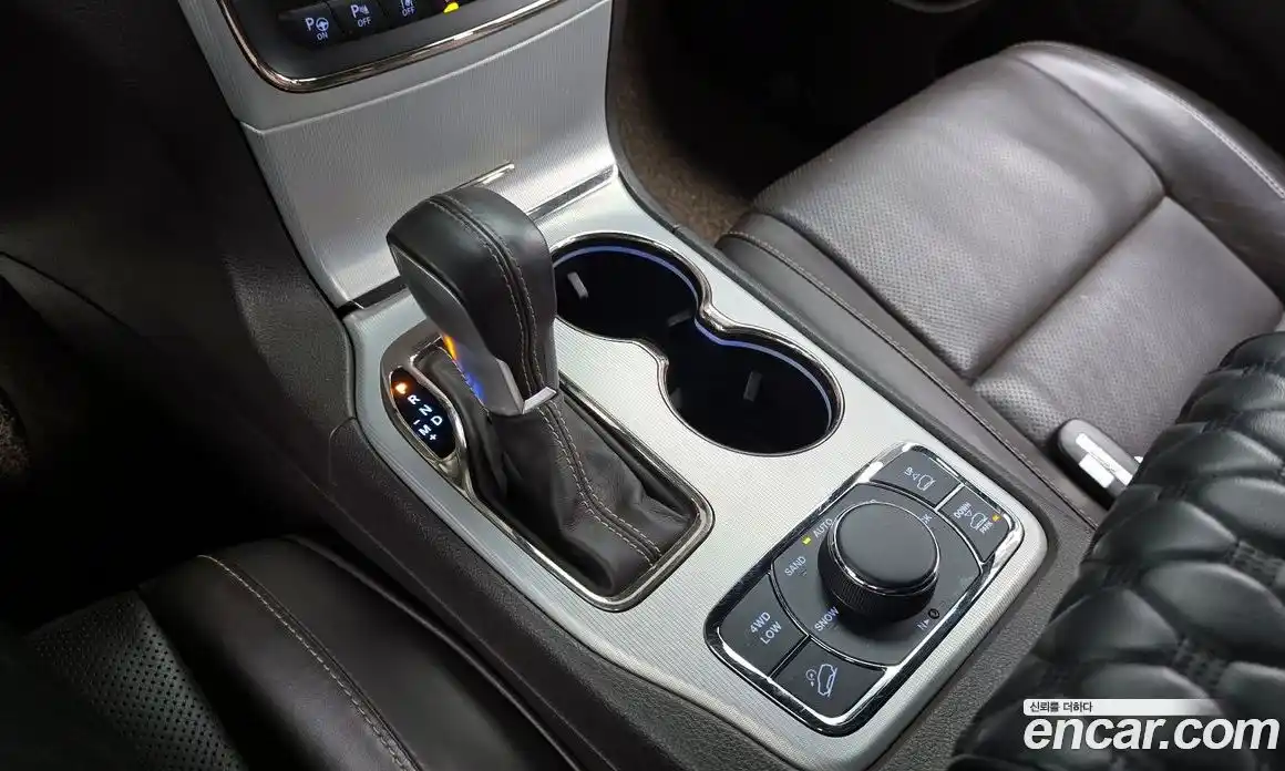 Jeep Cherokee 2018 3.0 гидро в Москве № 232670, фото 9