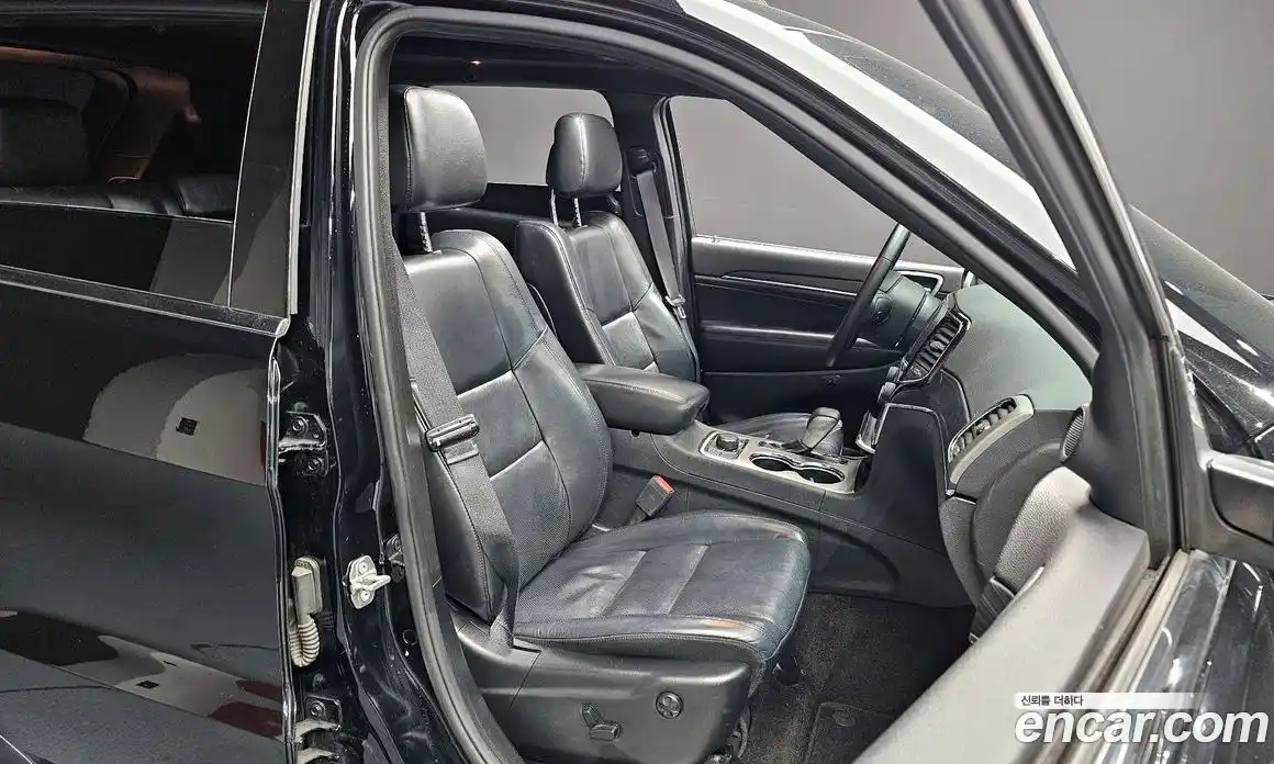 Jeep Cherokee 2019 3.6 гидро в Москве № 232724, фото 12