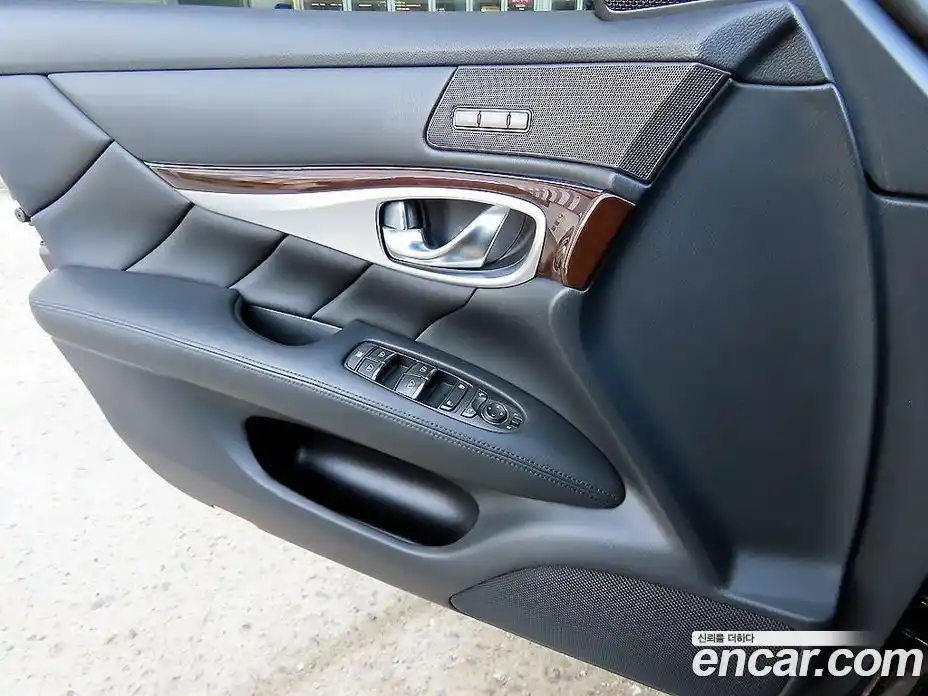 Infiniti Q70 2019 3.7 гидро в Москве № 256210, фото 11