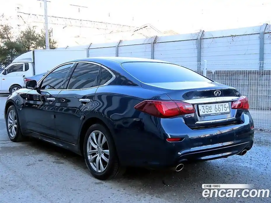 Infiniti Q70 2019 3.7 гидро в Москве № 256210, фото 3