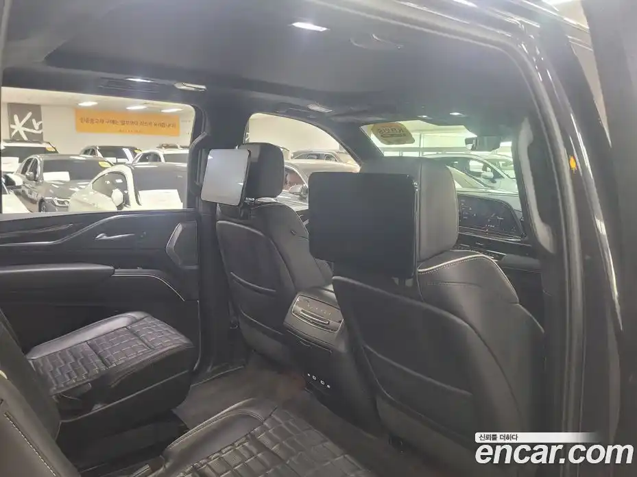 Cadillac Escalade 2022 6.2 гидро в Москве № 256534, фото 17