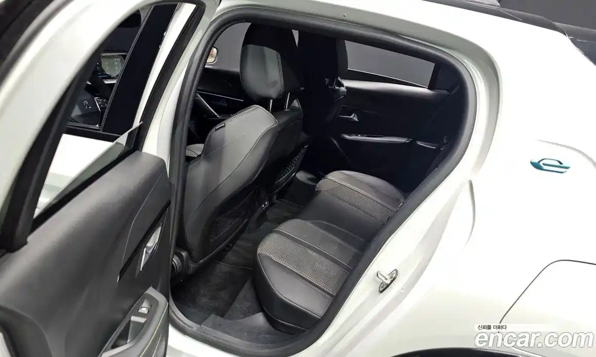 Peugeot 208 2022 0.1 гидро в Москве № 257166, фото 12