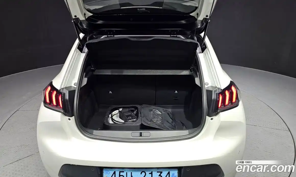 Peugeot 208 2022 0.1 гидро в Москве № 257166, фото 20