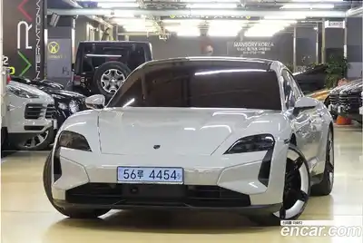 Porsche Taycan, 2024