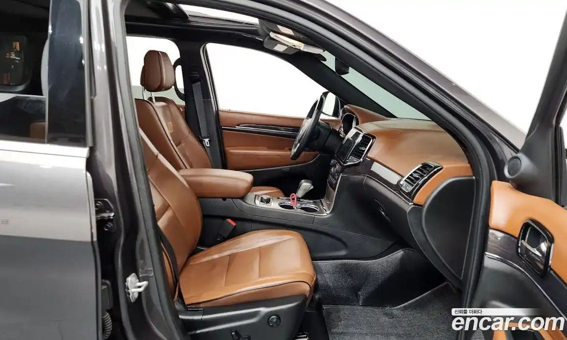 Jeep Cherokee 2021 3.6 гидро в Москве № 318204, фото 11