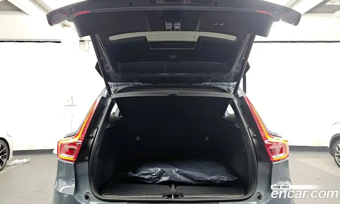 Volvo XC40 2022 2.0 гидро в Москве № 326028, фото 20