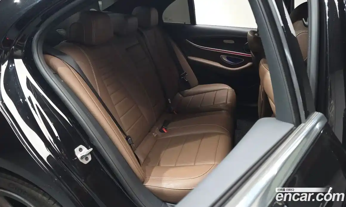 Mercedes-Benz E-Class 2023 2.0 гидро, фото 11