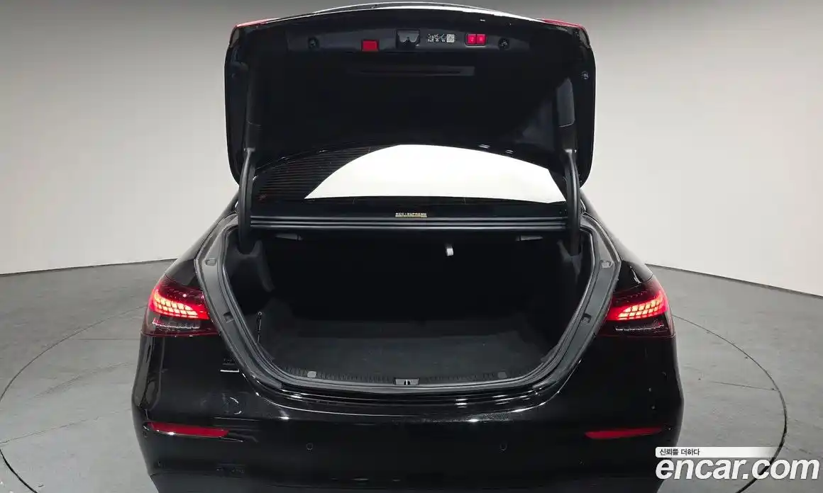 Mercedes-Benz E-Class 2023 2.0 гидро, фото 19