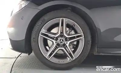 Mercedes-Benz E-Class 2023 2.0 гидро, миниатюра 4