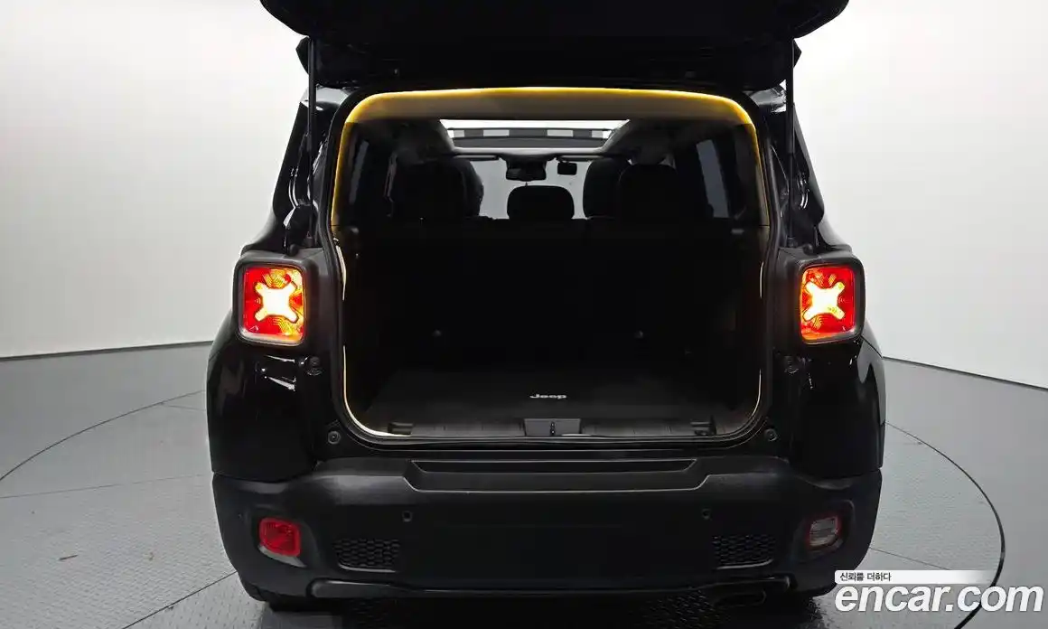 Jeep Renegade 2019 2.4 гидро в Москве № 725316, фото 20
