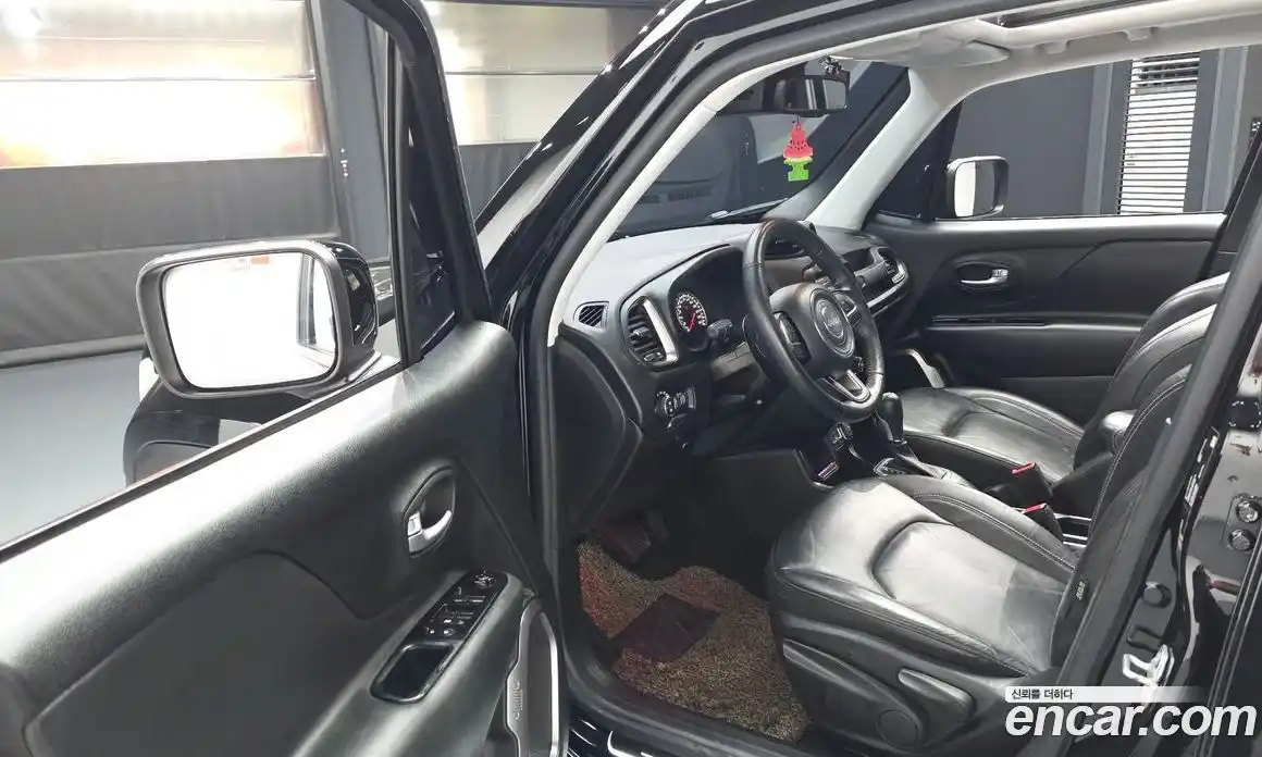 Jeep Renegade 2019 2.4 гидро в Москве № 725316, фото 10