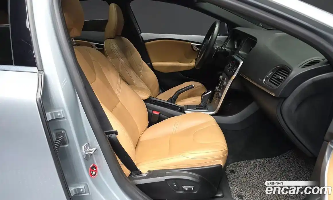 Volvo V40 2018 2.0 гидро в Москве № 749626, фото 11