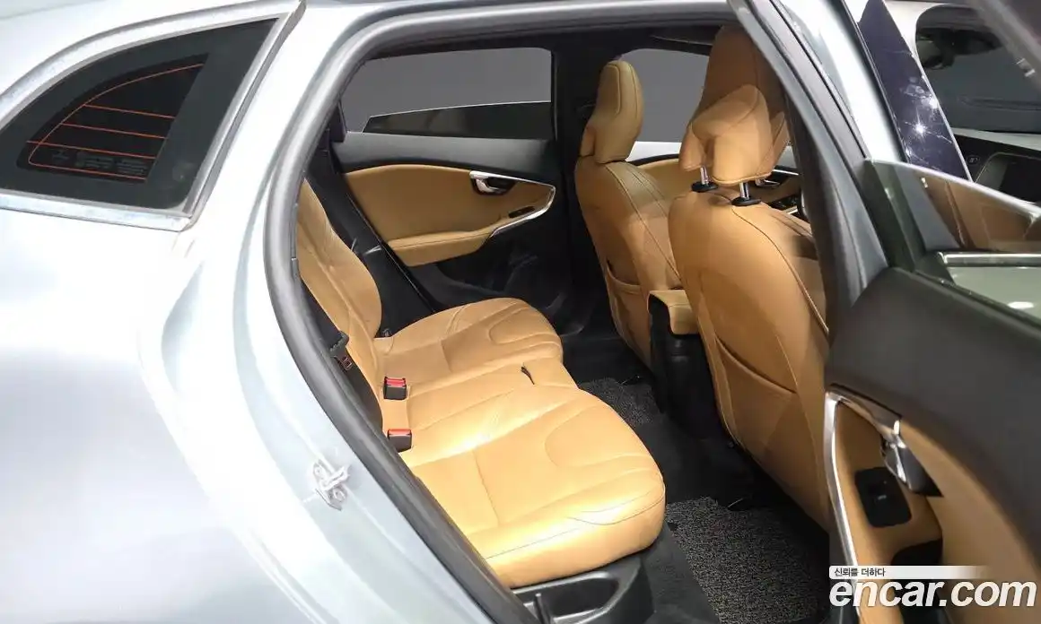Volvo V40 2018 2.0 гидро в Москве № 749626, фото 12