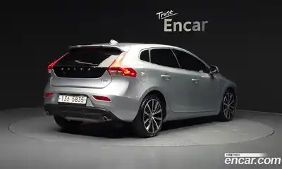 Volvo V40 2018 2.0 гидро в Москве № 749626, миниатюра 2