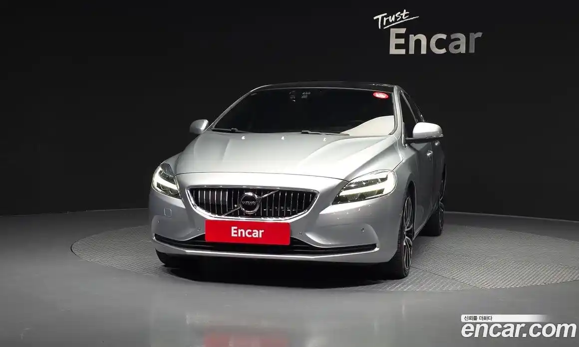 Volvo V40 2018 2.0 гидро в Москве № 749626, фото 3