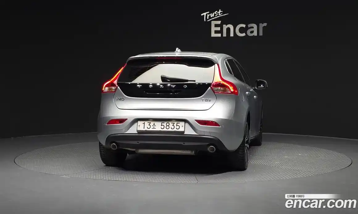 Volvo V40 2018 2.0 гидро в Москве № 749626, фото 4