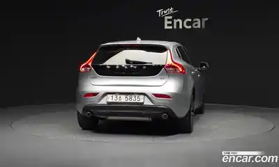 Volvo V40 2018 2.0 гидро в Москве № 749626, миниатюра 4