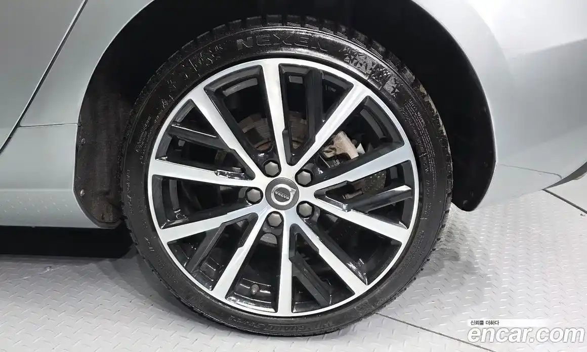Volvo V40 2018 2.0 гидро в Москве № 749626, фото 6