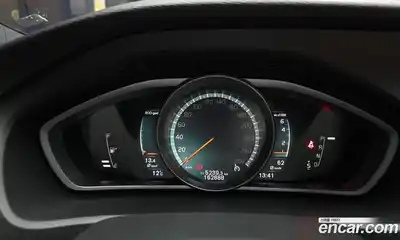 Volvo V40 2018 2.0 гидро в Москве № 749626, миниатюра 8