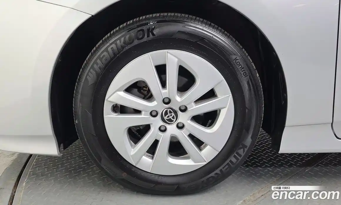 Toyota Prius 2018 1.8 гидро в Москве № 750295, фото 5
