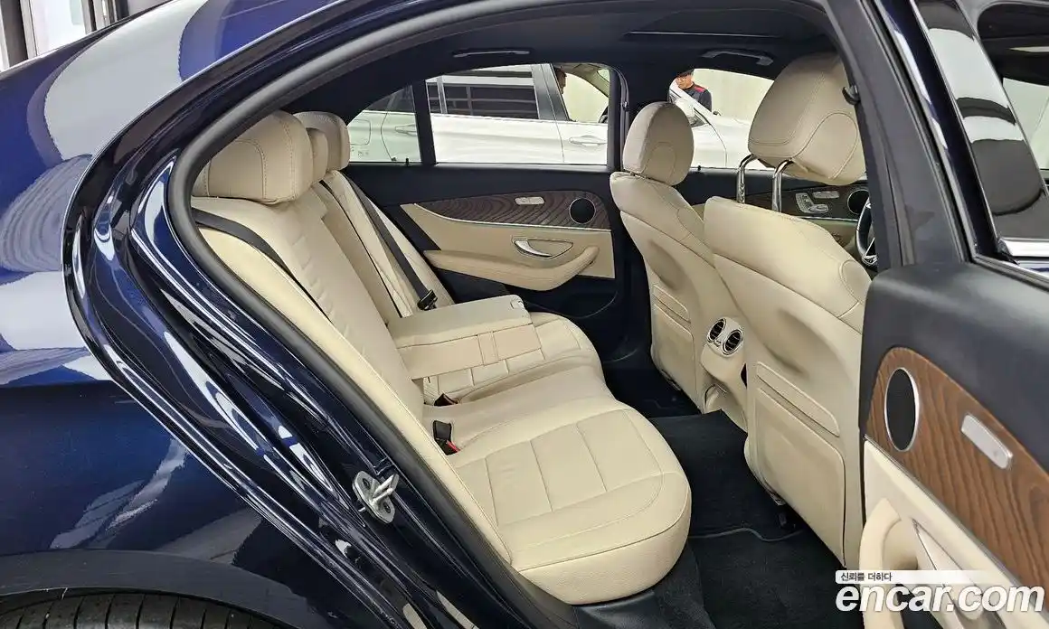Mercedes-Benz E-Class 2022 2.0 гидро, фото 12
