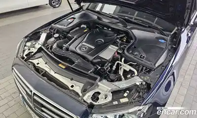 Mercedes-Benz E-Class 2022 2.0 гидро, миниатюра 6