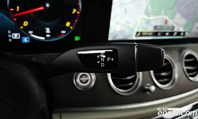 Mercedes-Benz E-Class 2022 2.0 гидро, миниатюра 9