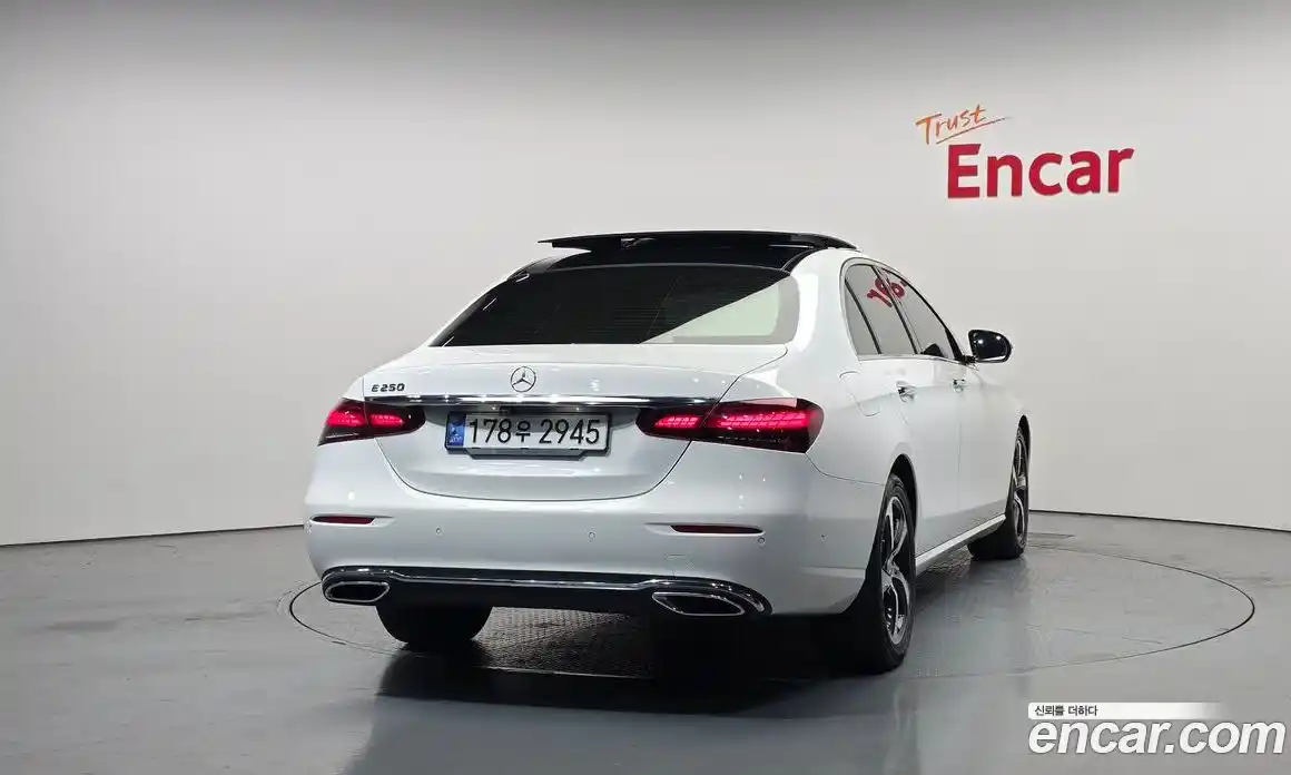 Mercedes-Benz E-Class 2021 2.0 гидро, фото 4