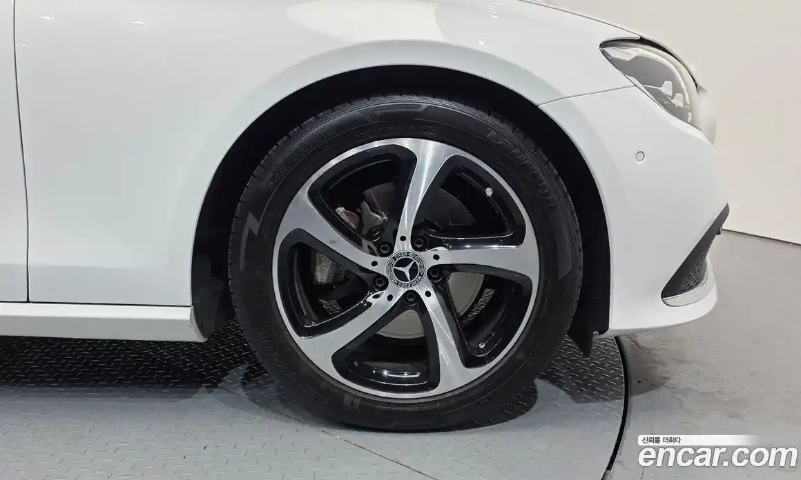 Mercedes-Benz E-Class 2021 2.0 гидро, фото 5