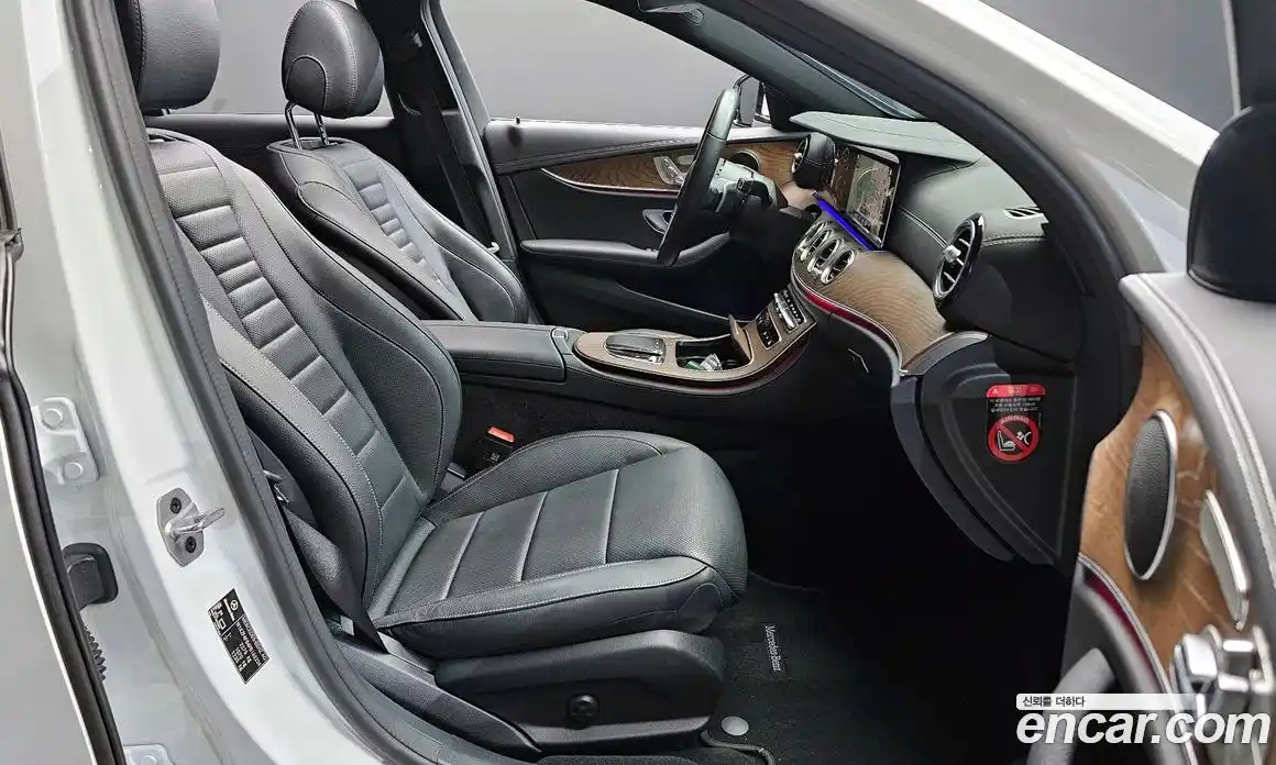 Mercedes-Benz E-Class 2023 2.0 гидро, фото 11