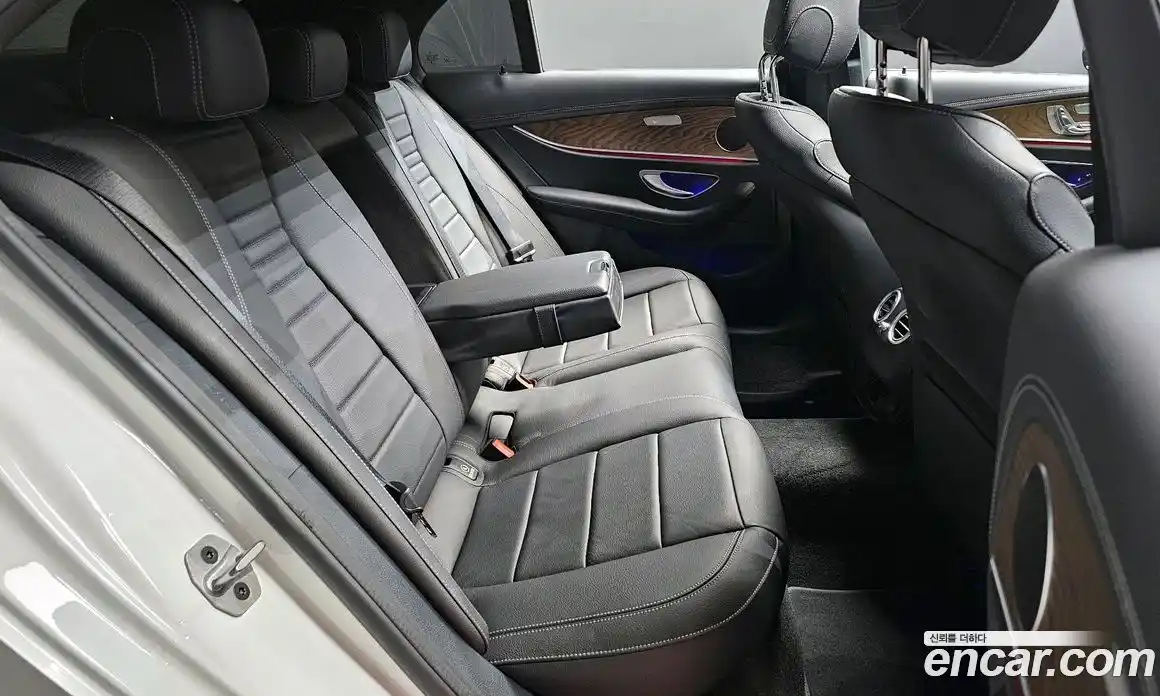 Mercedes-Benz E-Class 2023 2.0 гидро, фото 12