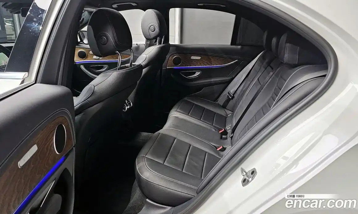 Mercedes-Benz E-Class 2023 2.0 гидро, фото 13