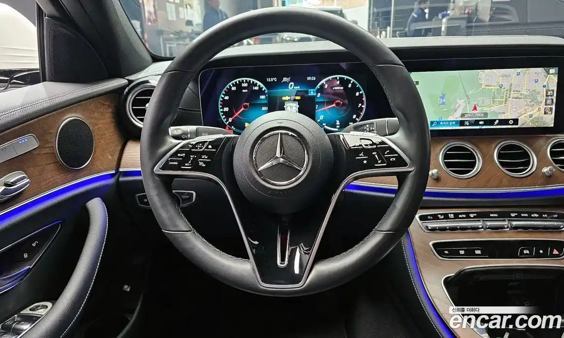 Mercedes-Benz E-Class 2023 2.0 гидро, фото 14