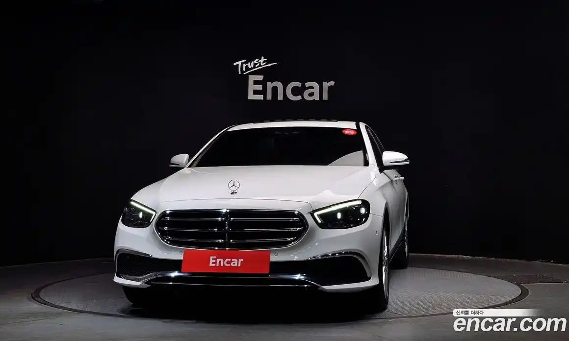 Mercedes-Benz E-Class 2023 2.0 гидро, фото 3