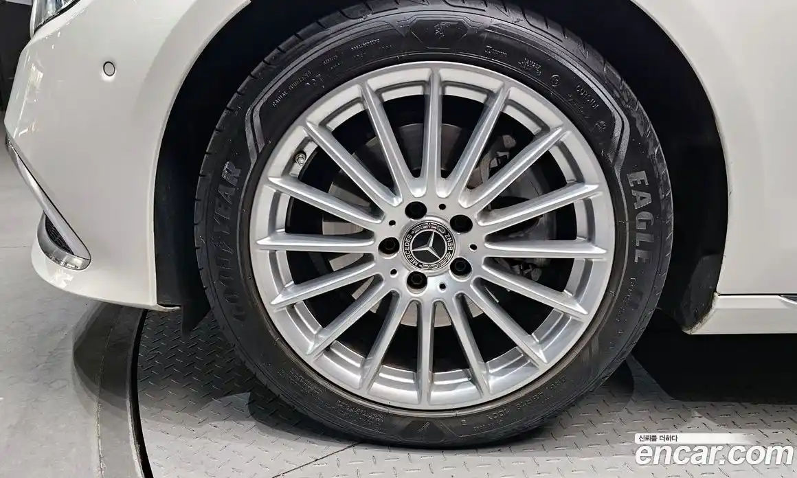 Mercedes-Benz E-Class 2023 2.0 гидро, фото 5