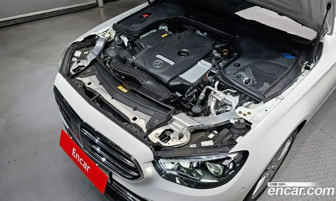Mercedes-Benz E-Class 2023 2.0 гидро, фото 6