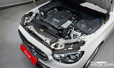 Mercedes-Benz E-Class 2023 2.0 гидро, миниатюра 6