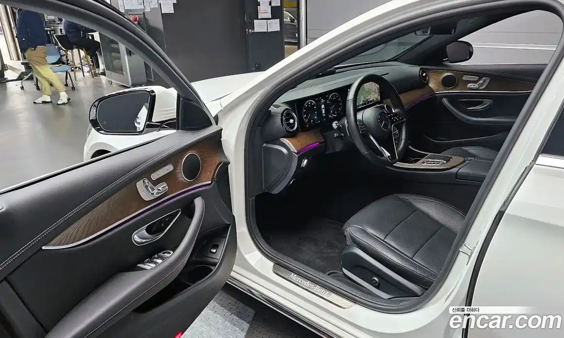 Mercedes-Benz E-Class 2023 2.0 гидро, фото 10