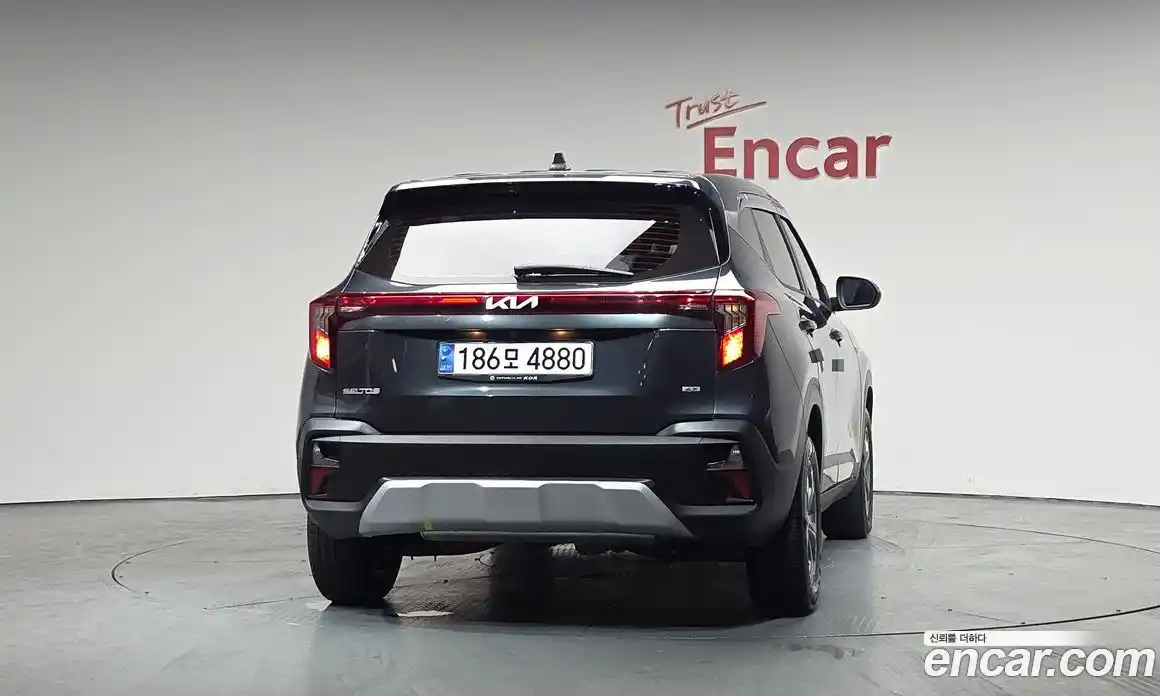 Kia Seltos 2023 1.6 Автомат в Москве № 972229, фото 4